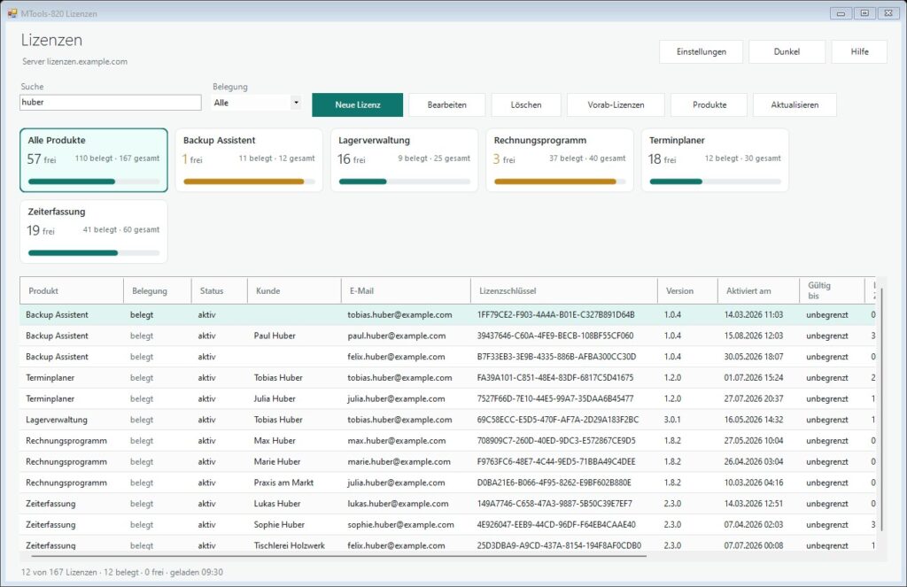 Lizenzmanager mit Suchbegriff, die Liste zeigt passende Lizenzen mit E-Mail-Adresse und Kunde